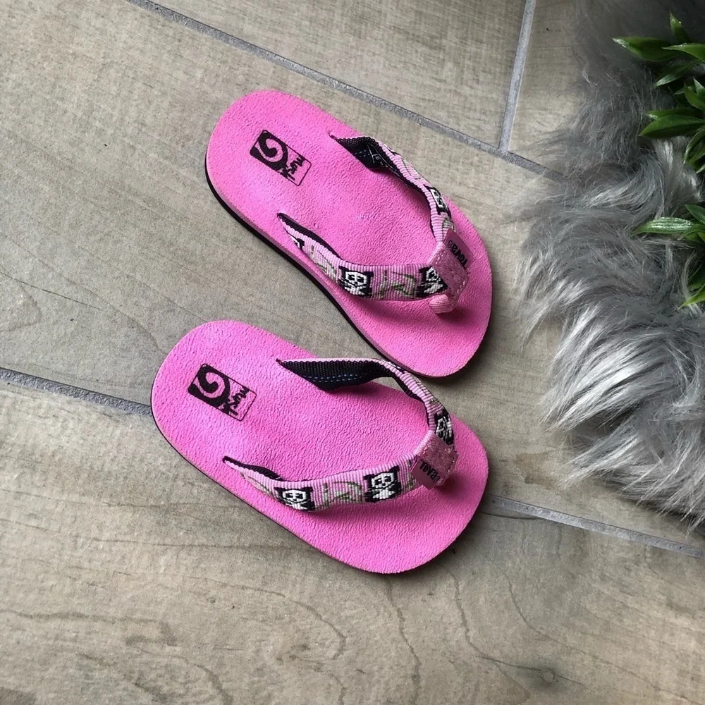 Teva pink panda toddler sandals. Size 5 baby